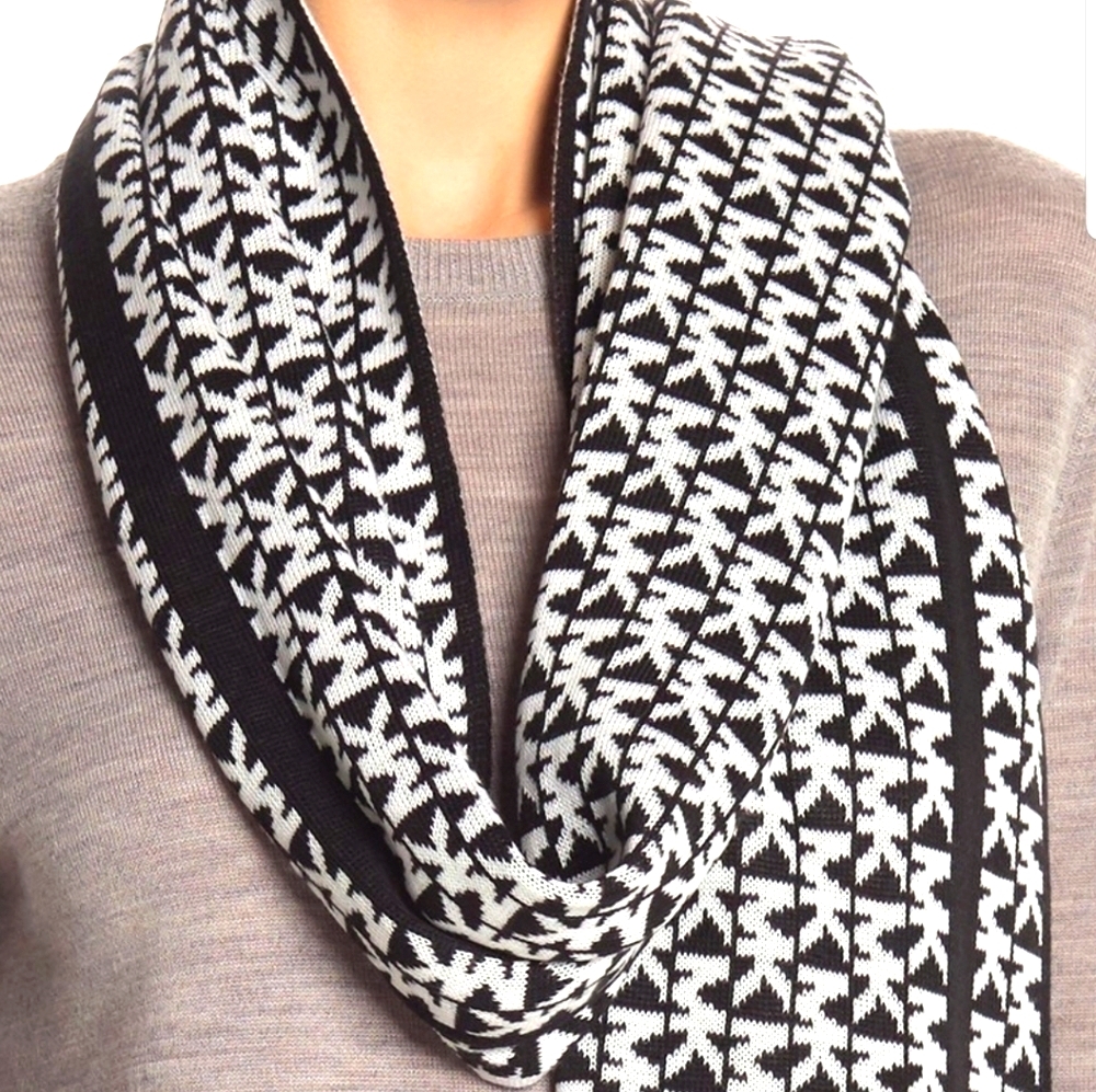 Michael Michael Kors - NWT - logo scarf